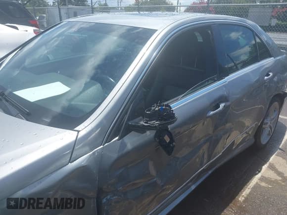 ✅ 2013 Mercedes-Benz E 350 Luxury • VIN: WDDHF5KB8DA701517 • Lot: 42763129. Listed on IAAI with 123,356 mi. Free auction sales archive from the USA and detailed vehicle history report at DreamBid. Image 17.