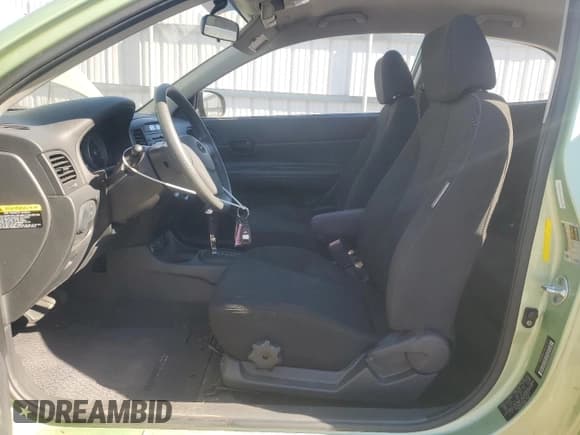 ✅ 2010 Hyundai Accent GS • VIN: KMHCM3AC2AU161273 • Лот: 86643595. Опубликован ранее на Copart с пробегом 8 153 миль. Бесплатный доступ к архиву аукционных продаж из США и подробный отчёт об истории автомобиля на DreamBid. Изображение 7.