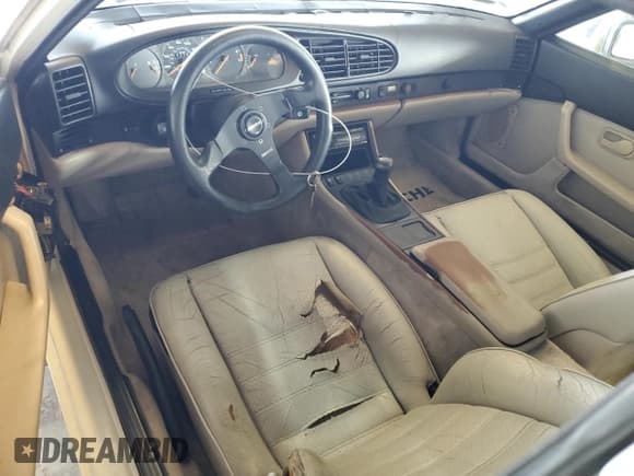 ✅ 1987 Porsche 944 • VIN: WP0AB0948HN472823 • Лот: 70503855. Опубликован ранее на Copart с пробегом 142 361 миль. Бесплатный доступ к архиву аукционных продаж из США и подробный отчёт об истории автомобиля на DreamBid. Изображение 8.