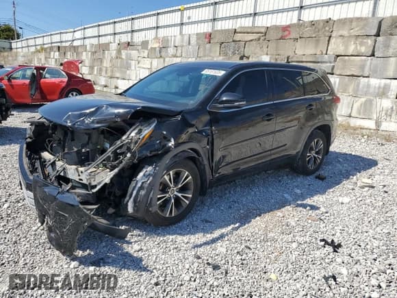 ✅ 2018 Toyota Highlander LE • VIN: 5TDBZRFH6JS875677 • Lot: 85161635. Listed on Copart with 80,385 mi. Free auction sales archive from the USA and detailed vehicle history report at DreamBid. Image 1.