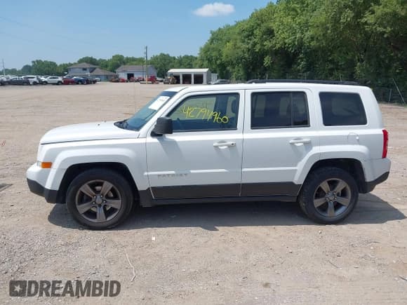 ✅ 2014 Jeep Patriot Latitude • VIN: 1C4NJPFA3ED682027 • Lot: 42794960. Listed on IAAI with 108,247 mi. Free auction sales archive from the USA and detailed vehicle history report at DreamBid. Image 14.