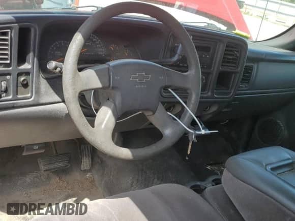 2006 Chevrolet Silverado 1500 Work Truck z VIN 3GCEC14X56G233970, wystawiony jako Copart lot #66140905 z przebiegiem 110 086 mil mil oraz Czysty tytuł • Clean title. Historia ofert i sprzedaży dostępna na DreamBid. Obrazek 8.