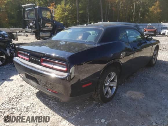 ✅ 2015 Dodge Challenger SXT • VIN: 2C3CDZAG1FH860791 • Lot: 62349622. Wystawiony na Copart z przebiegiem 74 798 mil mil. Skorzystaj z bezpłatnego archiwum sprzedaży aukcyjnych z USA i zobacz szczegółowy raport historii pojazdu na DreamBid. Zdjęcie 4.