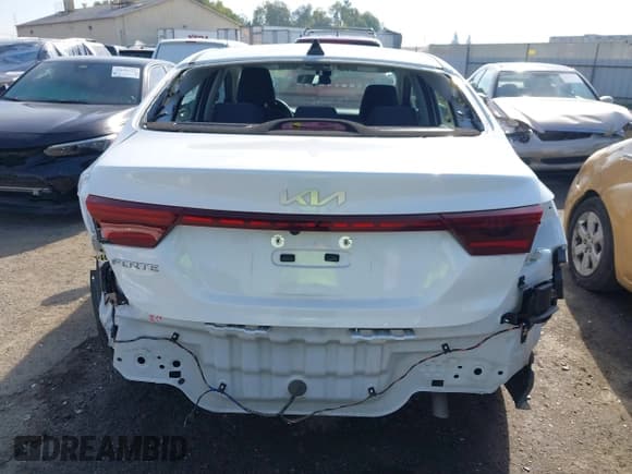 ✅ 2024 Kia Forte LXS • VIN: 3KPF24AD2RE796154 • Lot: 43650618. Wystawiony na IAAI z przebiegiem 46 584 mil. Bezpłatny archiwum sprzedaży aukcyjnych z USA i szczegółowy raport historii pojazdu na DreamBid. Zdjęcie 17.