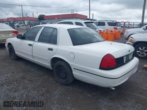 ✅ 2000 Ford Crown Victoria Police Interceptor • VIN: 2FAFP71W5YX204281 • Лот: 42533803. Опубликован ранее на IAAI с пробегом 128 268 миль. Бесплатный доступ к архиву аукционных продаж из США и подробный отчёт об истории автомобиля на DreamBid. Изображение 3.