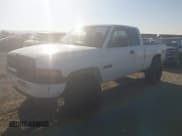 ✅ 1998 Dodge 2500 • VIN: 1B7KF2363WJ175493 • Lot: 42791635. Wystawiony na IAAI z przebiegiem 240 056 mil. Bezpłatny archiwum sprzedaży aukcyjnych z USA i szczegółowy raport historii pojazdu na DreamBid. Zdjęcie 2.