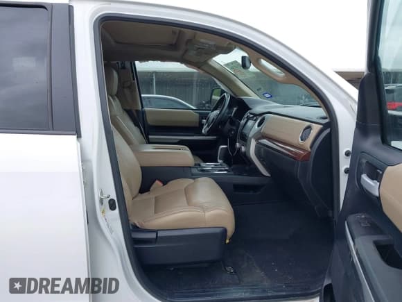 ✅ 2014 Toyota Tundra Limited • VIN: 5TFFY5F1XEX155606 • Лот: 42140366. Опубликован ранее на IAAI с пробегом 159 311 миль. Бесплатный доступ к архиву аукционных продаж из США и подробный отчёт об истории автомобиля на DreamBid. Изображение 5.