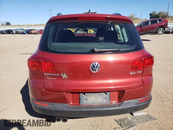 ✅ 2015 Volkswagen Tiguan S • VIN: WVGAV7AX6FW015968 • Lot: 90939515. Wystawiony na Copart z przebiegiem 128 219 mil. Bezpłatny archiwum sprzedaży aukcyjnych z USA i szczegółowy raport historii pojazdu na DreamBid. Zdjęcie 6.