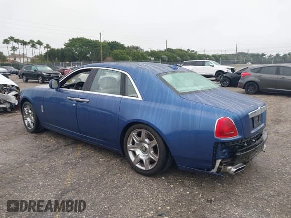 ✅ 2011 Rolls-Royce Ghost • VIN: SCA664S55BUX49548 • Lot: 41395054. Wystawiony na IAAI z przebiegiem 17 710 mil. Bezpłatny archiwum sprzedaży aukcyjnych z USA i szczegółowy raport historii pojazdu na DreamBid. Zdjęcie 3.