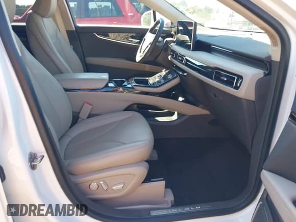 ✅ 2023 Lincoln Nautilus Reserve • VIN: 2LMPJ8K91PBL28929 • Lot: 43420645. Listed on IAAI with 30,768 mi. Free auction sales archive from the USA and detailed vehicle history report at DreamBid. Image 5.