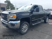✅ 2015 GMC Sierra 2500HD SLT • VIN: 1GT22ZEG5FZ144077 • Lot: 43268861. Wystawiony na IAAI z przebiegiem 171 426 mil. Bezpłatny archiwum sprzedaży aukcyjnych z USA i szczegółowy raport historii pojazdu na DreamBid. Zdjęcie 2.