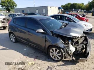 ✅ 2013 Hyundai Accent SE • VIN: KMHCU5AEXDU077896 • Лот: 70579944. Опубликован ранее на Copart с пробегом 173 774 миль. Бесплатный доступ к архиву аукционных продаж из США и подробный отчёт об истории автомобиля на DreamBid. Изображение 4.