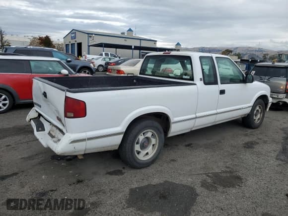 ✅ 1997 GMC Sonoma SLS • VIN: 1GTCS19X2V8516379 • Lot: 84080794. Wystawiony na Copart z przebiegiem 257 607 mil. Bezpłatny archiwum sprzedaży aukcyjnych z USA i szczegółowy raport historii pojazdu na DreamBid. Zdjęcie 3.