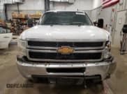 ✅ 2012 Chevrolet Silverado 2500HD Work Truck • VIN: 1GC2KVCG3CZ204039 • Lot: 85557425. Wystawiony na Copart z przebiegiem 225 059 mil. Bezpłatny archiwum sprzedaży aukcyjnych z USA i szczegółowy raport historii pojazdu na DreamBid. Zdjęcie 5.