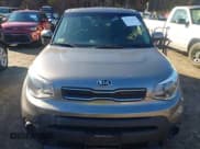 ✅ 2018 Kia Soul • VIN: KNDJN2A2XJ7621739 • Lot: 43831252. Wystawiony na IAAI z przebiegiem 89 980 mil. Bezpłatny archiwum sprzedaży aukcyjnych z USA i szczegółowy raport historii pojazdu na DreamBid. Zdjęcie 6.