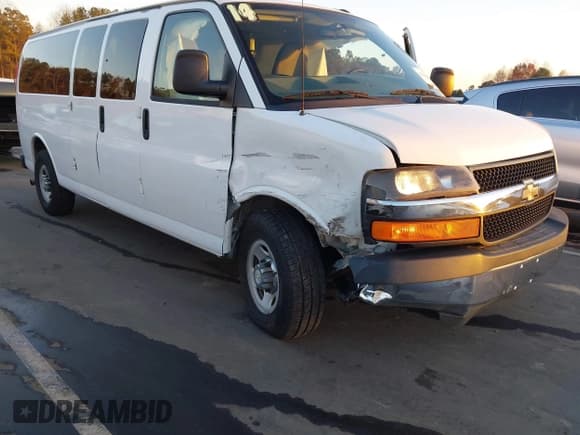 ✅ 2014 Chevrolet Express Passenger LT • VIN: 1GAZG1FG4E1185922 • Lot: 43744687. Wystawiony na IAAI z przebiegiem 135 516 mil. Bezpłatny archiwum sprzedaży aukcyjnych z USA i szczegółowy raport historii pojazdu na DreamBid. Zdjęcie 6.