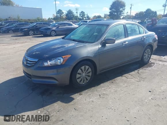 ✅ 2011 Honda Accord LX • VIN: 1HGCP2F31BA106946 • Lot: 43597133. Wystawiony na IAAI z przebiegiem 196 293 mil. Bezpłatny archiwum sprzedaży aukcyjnych z USA i szczegółowy raport historii pojazdu na DreamBid. Zdjęcie 18.
