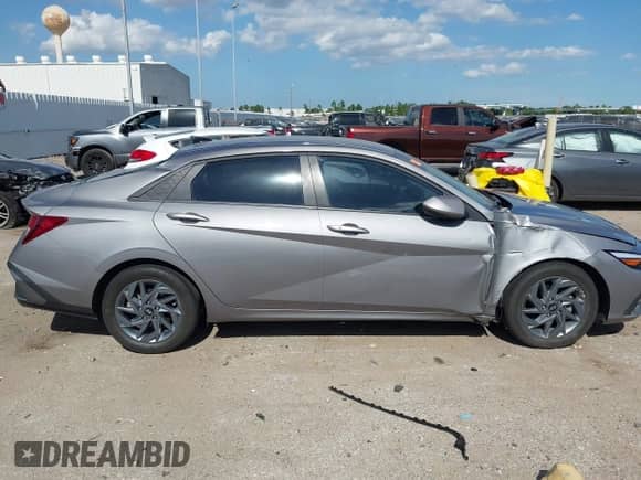 2024 Hyundai Elantra SEL с VIN KMHLM4DG9RU766116, выставлен на аукционе IAAI как лот 42723610 с пробегом 19 682 миль миль и . История ставок и продаж доступна на DreamBid. Изображение 13.