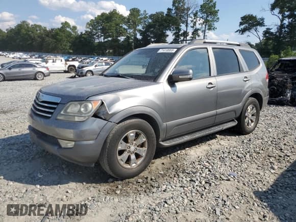 ✅ 2009 Kia Borrego EX • VIN: KNDJJ741795027323 • Лот: 71418955. Опубликован ранее на Copart с пробегом 191 969 миль. Бесплатный доступ к архиву аукционных продаж из США и подробный отчёт об истории автомобиля на DreamBid. Изображение 1.