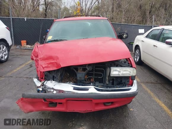 ✅ 2000 Chevrolet Blazer LT • VIN: 1GNDT13W8Y2331382 • Lot: 40840945. Wystawiony na IAAI z przebiegiem 153 308 mil. Bezpłatny archiwum sprzedaży aukcyjnych z USA i szczegółowy raport historii pojazdu na DreamBid. Zdjęcie 12.