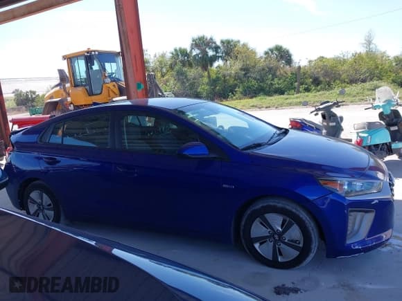 ✅ 2020 Hyundai Ioniq Blue • VIN: KMHC65LC8LU241795 • Lot: 41806566. Wystawiony na IAAI z przebiegiem 63 774 mil. Bezpłatny archiwum sprzedaży aukcyjnych z USA i szczegółowy raport historii pojazdu na DreamBid. Zdjęcie 13.