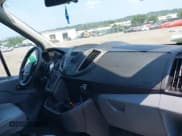 ✅ 2016 Ford Transit Cargo • VIN: 1FTYR3XM1GKA12031 • Lot: 42857186. Wystawiony na IAAI z przebiegiem 247 775 mil. Bezpłatny archiwum sprzedaży aukcyjnych z USA i szczegółowy raport historii pojazdu na DreamBid. Zdjęcie 12.