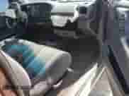 2000 Dodge Dakota Sport z VIN 1B7GG26N5YS546673, wystawiony jako Copart lot #54512715 z przebiegiem 140 904 mil mil oraz Czysty tytuł • Clean title. Historia ofert i sprzedaży dostępna na DreamBid. Obrazek 10.