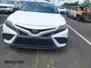 2022 Toyota Camry SE z VIN 4T1T11AK3NU066747, wystawiony jako IAAI lot #42347249 z przebiegiem 112 765 mil mil oraz . Historia ofert i sprzedaży dostępna na DreamBid. Obrazek 12.