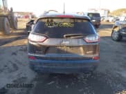 ✅ 2019 Jeep Cherokee Altitude • VIN: 1C4PJMLN0KD213357 • Lot: 41320886. Wystawiony na IAAI z przebiegiem 136 506 mil. Bezpłatny archiwum sprzedaży aukcyjnych z USA i szczegółowy raport historii pojazdu na DreamBid. Zdjęcie 16.