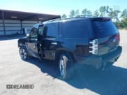 ✅ 2008 Chevrolet Tahoe 3LT • VIN: 1GNFK13078R117501 • Lot: 43591412. Wystawiony na IAAI z przebiegiem 248 892 mil. Bezpłatny archiwum sprzedaży aukcyjnych z USA i szczegółowy raport historii pojazdu na DreamBid. Zdjęcie 3.