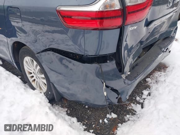 ✅ 2017 Toyota Sienna XLE Premium • VIN: 5TDYZ3DC5HS767673 • Lot: 43816188. Listed on IAAI with 126,788 mi. Free auction sales archive from the USA and detailed vehicle history report at DreamBid. Image 17.