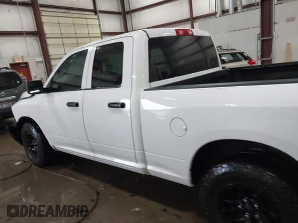 ✅ 2018 Ram 1500 Express • VIN: 1C6RR6FT2JS143479 • Lot: 41569932. Wystawiony na IAAI z przebiegiem 123 717 mil. Bezpłatny archiwum sprzedaży aukcyjnych z USA i szczegółowy raport historii pojazdu na DreamBid. Zdjęcie 14.