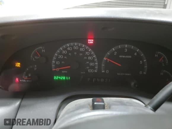 ✅ 2002 Ford Expedition XLT • VIN: 1FMPU16L52LA48956 • Lot: 46537315. Wystawiony na Copart z przebiegiem 324 281 mil. Bezpłatny archiwum sprzedaży aukcyjnych z USA i szczegółowy raport historii pojazdu na DreamBid. Zdjęcie 9.