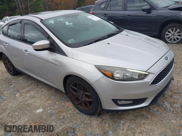 ✅ 2016 Ford Focus SE • VIN: 1FADP3K27GL321383 • Lot: 43582787. Wystawiony na IAAI z przebiegiem 127 884 mil. Bezpłatny archiwum sprzedaży aukcyjnych z USA i szczegółowy raport historii pojazdu na DreamBid. Zdjęcie 1.