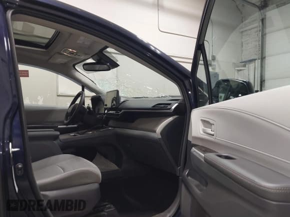 ✅ 2021 Toyota Sienna LE • VIN: 5TDBSKFC4MS036678 • Lot: 42897907. Listed on IAAI with 180,005 mi. Free auction sales archive from the USA and detailed vehicle history report at DreamBid. Image 5.