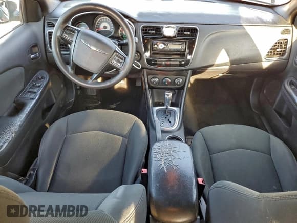 ✅ 2012 Chrysler 200 LX • VIN: 1C3CCBAB4CN145070 • Лот: 93036355. Опубликован ранее на Copart с пробегом 247 871 миль. Бесплатный доступ к архиву аукционных продаж из США и подробный отчёт об истории автомобиля на DreamBid. Изображение 8.