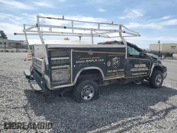 ✅ 2005 Chevrolet Silverado 2500HD Work Truck • VIN: 1GBHC24U95E240875 • Lot: 49729875. Wystawiony na Copart z przebiegiem Nie podano. Bezpłatny archiwum sprzedaży aukcyjnych z USA i szczegółowy raport historii pojazdu na DreamBid. Zdjęcie 3.