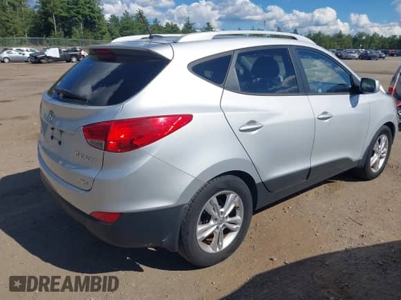 ✅ 2011 Hyundai Tucson Limited • VIN: KM8JUCAC3BU260550 • Lot: 43137882. Listed on IAAI with 95,089 mi miles. Access the free auction sales archive from the USA and view a detailed vehicle history report at DreamBid. Image 4.