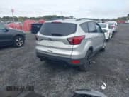 ✅ 2019 Ford Escape SE • VIN: 1FMCU9GDXKUC43174 • Lot: 43437748. Wystawiony na IAAI z przebiegiem 72 746 mil. Bezpłatny archiwum sprzedaży aukcyjnych z USA i szczegółowy raport historii pojazdu na DreamBid. Zdjęcie 4.