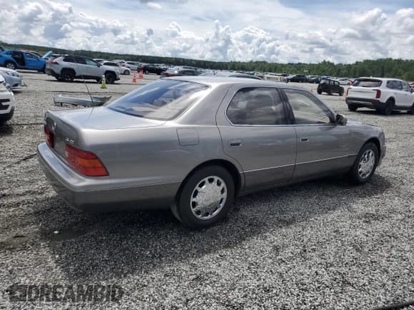 ✅ 1995 Lexus LS 400 • VIN: JT8UF22E2S0035872 • Lot: 68370775. Listed on Copart with 192,575 mi. Free auction sales archive from the USA and detailed vehicle history report at DreamBid. Image 3.