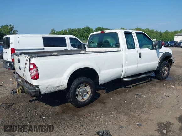 ✅ 2005 Ford F-250 XL • VIN: 1FTSX21565EA38983 • Lot: 42668293. Listed on IAAI with 140,193 mi. Free auction sales archive from the USA and detailed vehicle history report at DreamBid. Image 4.