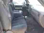 2004 Chevrolet Silverado 1500 z VIN 1GCEC14T34Z152427, wystawiony jako IAAI lot #42623777 z przebiegiem 109 982 mil mil oraz . Historia ofert i sprzedaży dostępna na DreamBid. Obrazek 8.