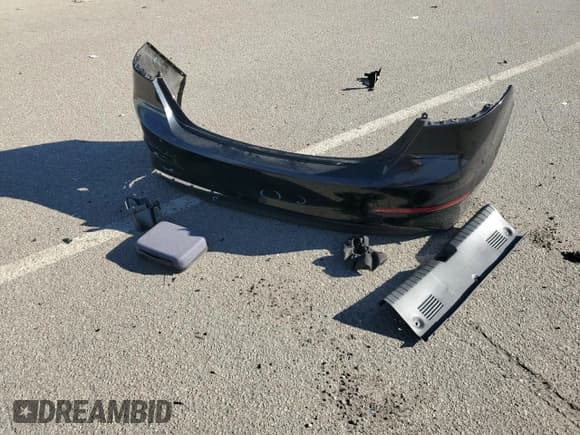 ✅ 2017 Hyundai Elantra Value Edition • VIN: 5NPD84LF9HH032221 • Lot: 90619915. Listed on Copart with 146,922 mi. Free auction sales archive from the USA and detailed vehicle history report at DreamBid. Image 12.