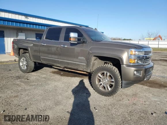 ✅ 2015 Chevrolet Silverado 2500HD High Country • VIN: 1GC1KXE82FF501435 • Lot: 91741215. Wystawiony na Copart z przebiegiem 296 636 mil. Bezpłatny archiwum sprzedaży aukcyjnych z USA i szczegółowy raport historii pojazdu na DreamBid. Zdjęcie 4.