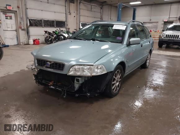 ✅ 2003 Volvo V40 • VIN: YV1VW27543F984041 • Lot: 41052585. Listed on IAAI with 193,165 mi. Free auction sales archive from the USA and detailed vehicle history report at DreamBid. Image 2.