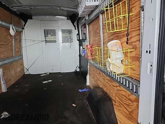 ✅ 2015 Ford Transit Cargo • VIN: 1FTSW2CMXFKB32701 • Лот: 42427638. Опубликован ранее на IAAI с пробегом 141 920 миль. Бесплатный доступ к архиву аукционных продаж из США и подробный отчёт об истории автомобиля на DreamBid. Изображение 1.