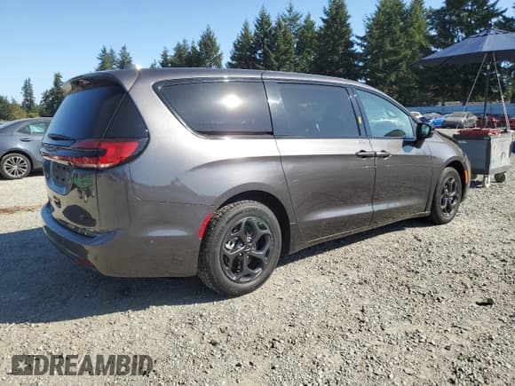 ✅ 2023 Chrysler Pacifica Hybrid Limited • VIN: 2C4RC1S70PR562866 • Lot: 81619465. Wystawiony na Copart z przebiegiem 90 635 mil. Bezpłatny archiwum sprzedaży aukcyjnych z USA i szczegółowy raport historii pojazdu na DreamBid. Zdjęcie 3.