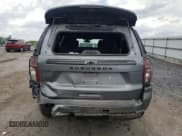 ✅ 2022 Chevrolet Suburban Z71 • VIN: 1GNSKDKD1NR112889 • Lot: 53532434. Wystawiony na Copart z przebiegiem 26 770 mil. Bezpłatny archiwum sprzedaży aukcyjnych z USA i szczegółowy raport historii pojazdu na DreamBid. Zdjęcie 6.