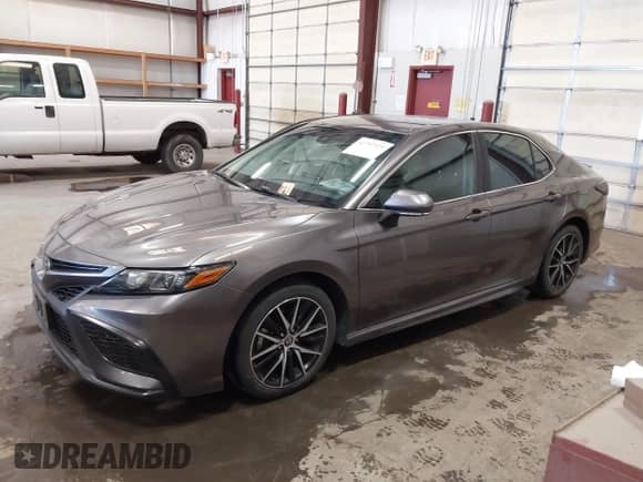 2021 Toyota Camry SE with VIN 4T1G11BK1MU040291, listed as a IAAI auction lot 42707325 with 39,267 mi miles and . Bid and sale history available at DreamBid. Image 17.