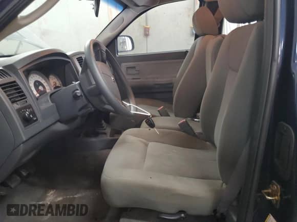 2006 Dodge Dakota SLT z VIN 1D7HE42N36S513461, wystawiony jako Copart lot #70418224 z przebiegiem 76 803 mil mil oraz Szkoda całkowita • Salvage title. Historia ofert i sprzedaży dostępna na DreamBid. Obrazek 7.